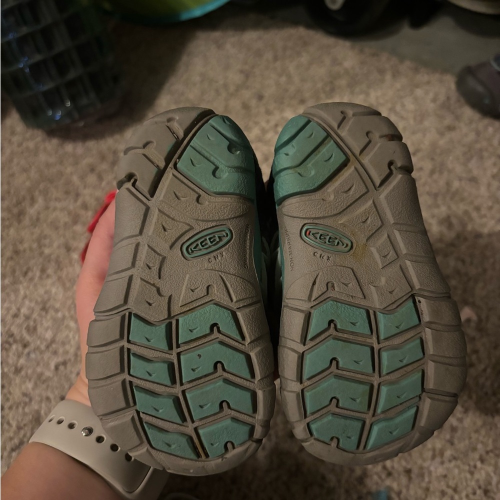 Toddler keen shoes size 5